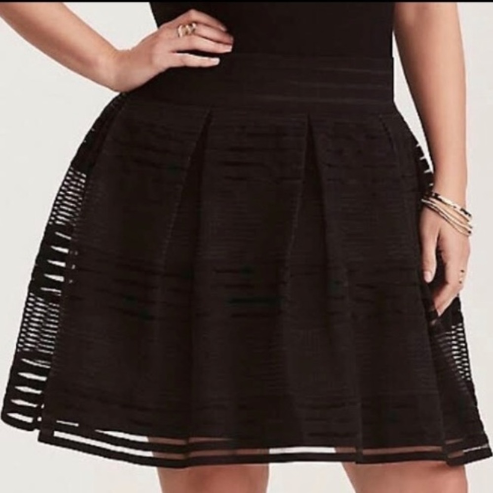 Torrid Black Ribbon Striped Tulle Skirt Size 2 NEW - Picture 7 of 8